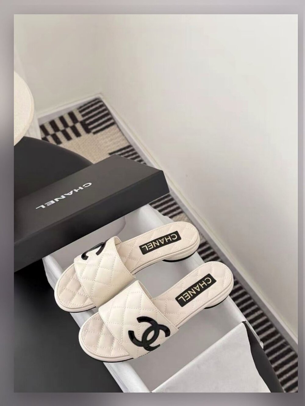 CHANEL White Quilted Leather Open-Toe Slide Sandals